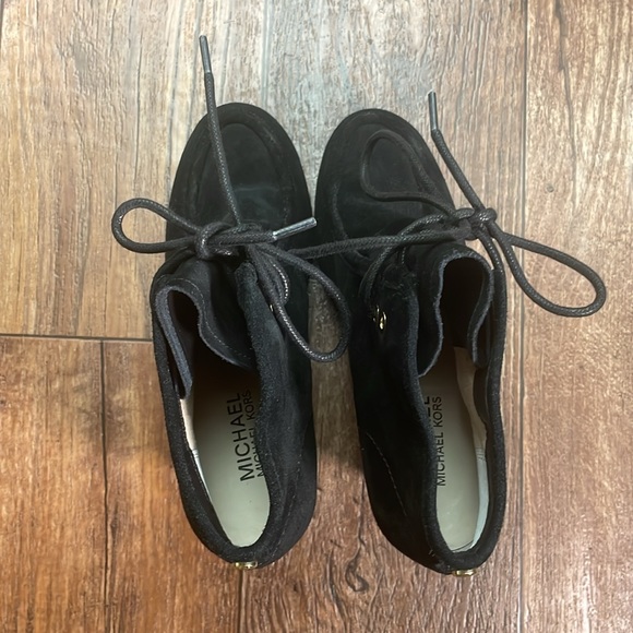 Michael Kors Beth Black Suede Lace Up Platform Ankle Boot Sz 7. Like New. - Picture 6 of 12